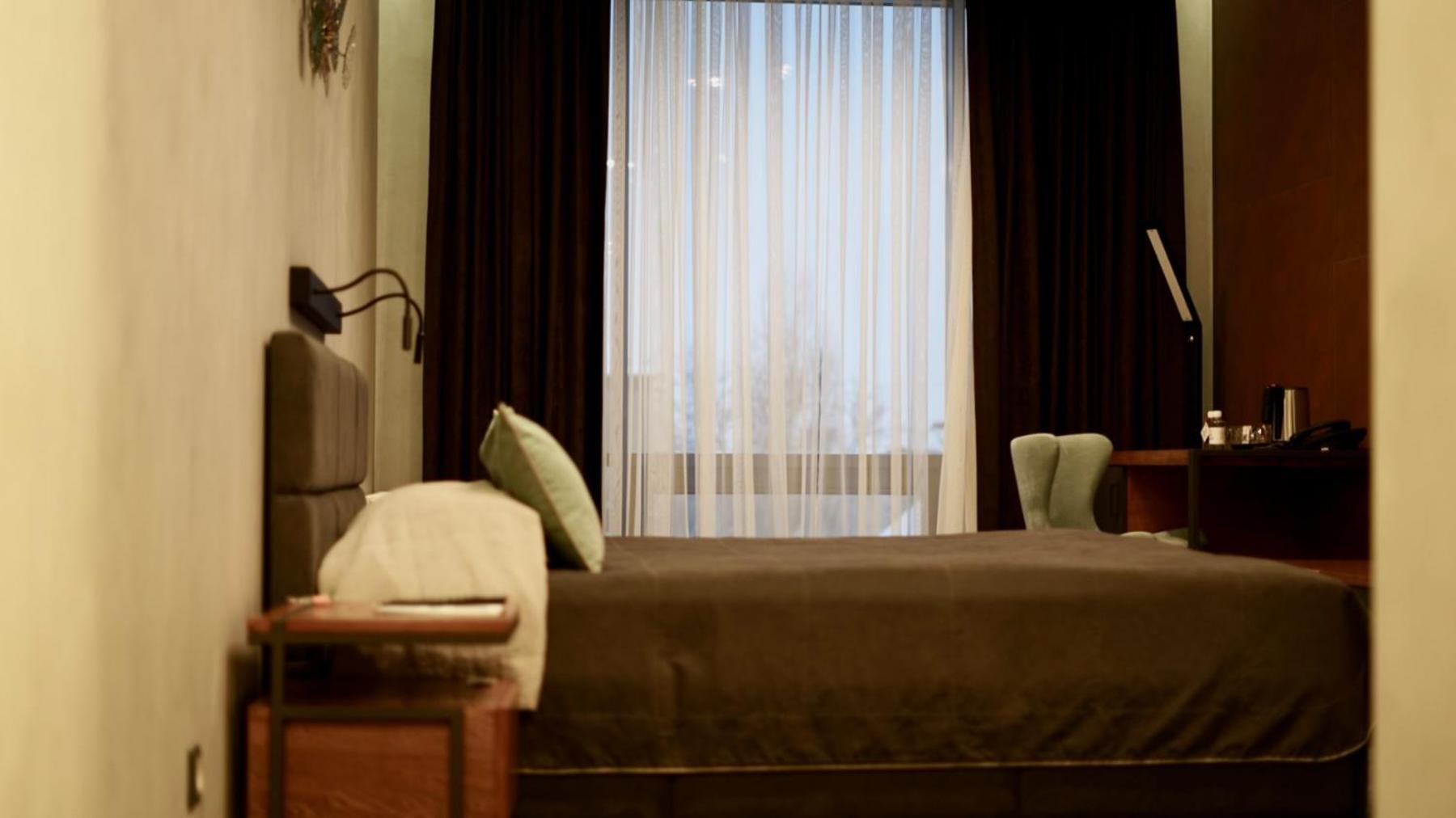 Mojo Hall Hotel Loetsk Buitenkant foto