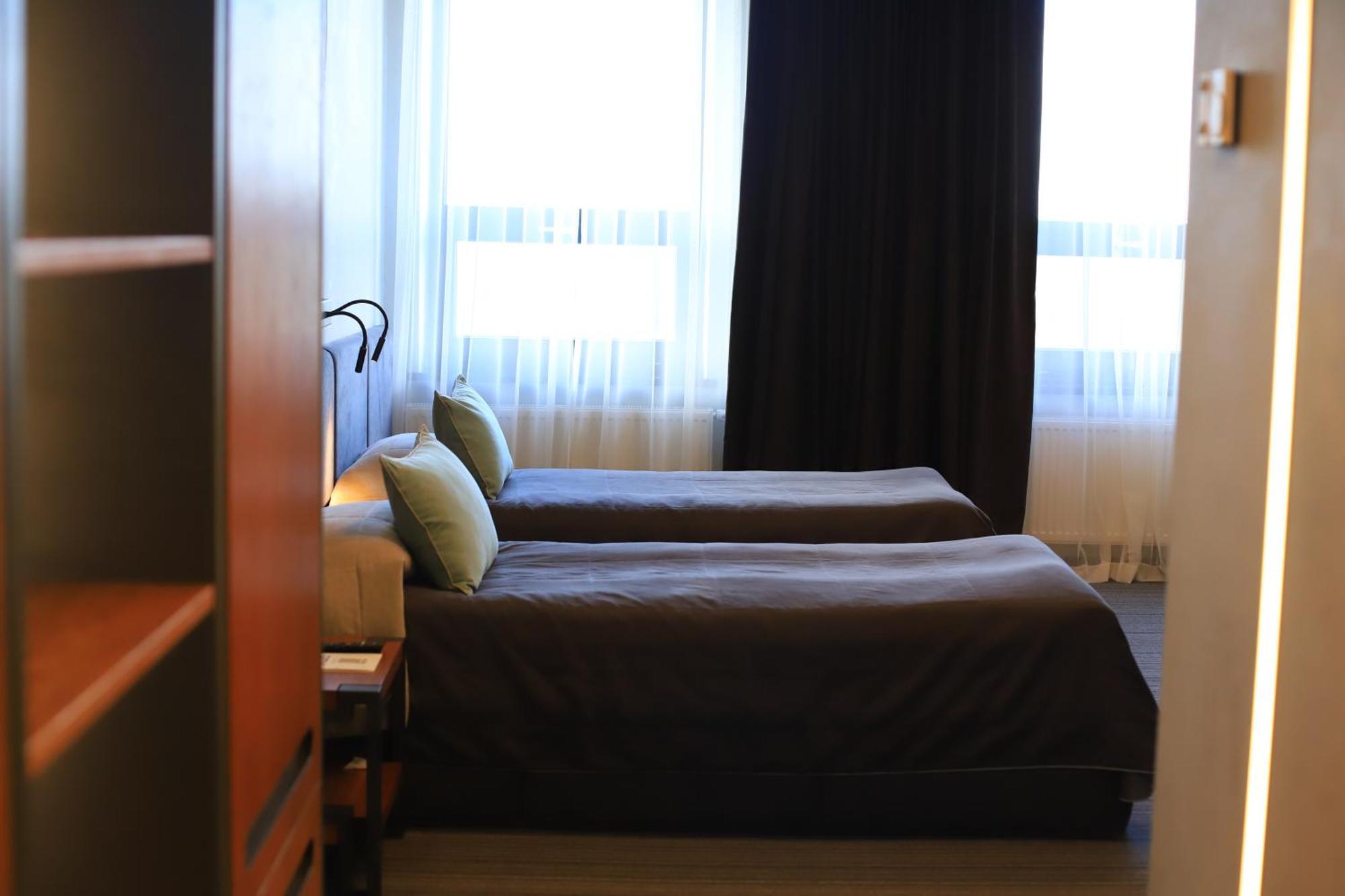 Mojo Hall Hotel Loetsk Buitenkant foto